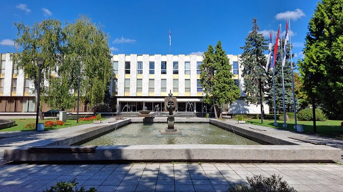 Dojava o bombi uoči sednice